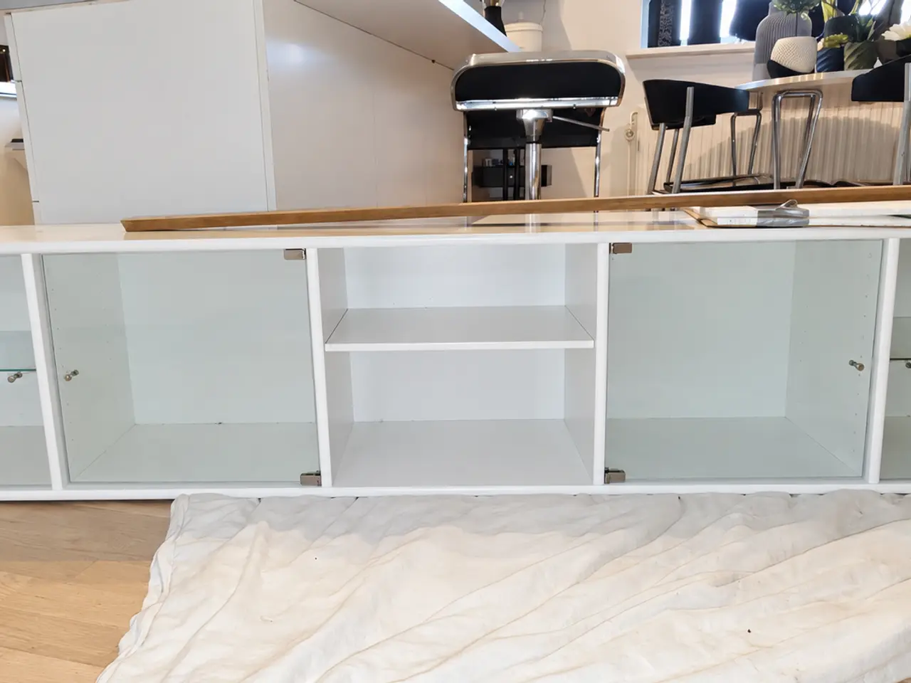 Billede 1 - Mistral Classic 108 – hvid vitrinereol – som ny