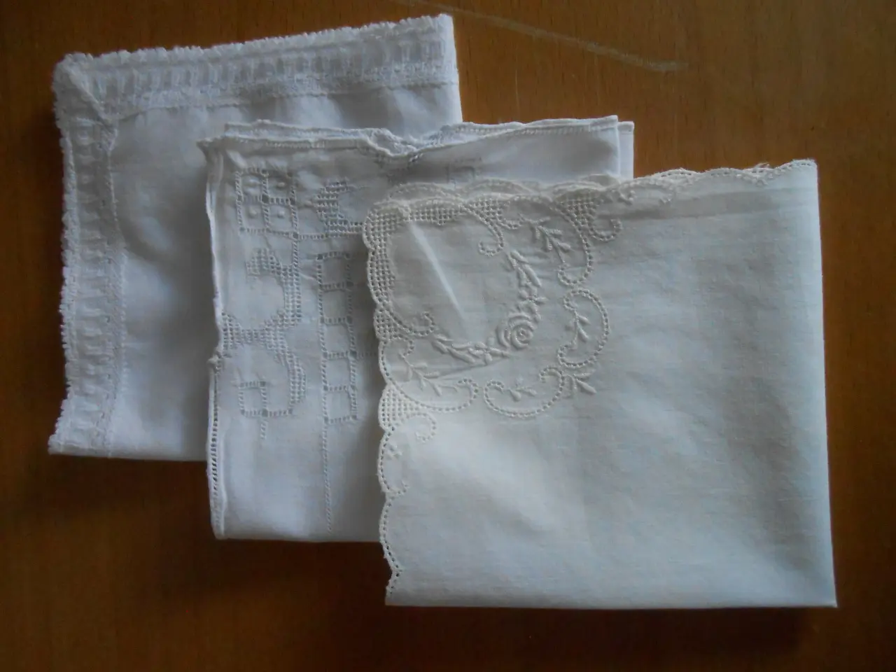 Billede 12 -  Broderet gemmemappe til
