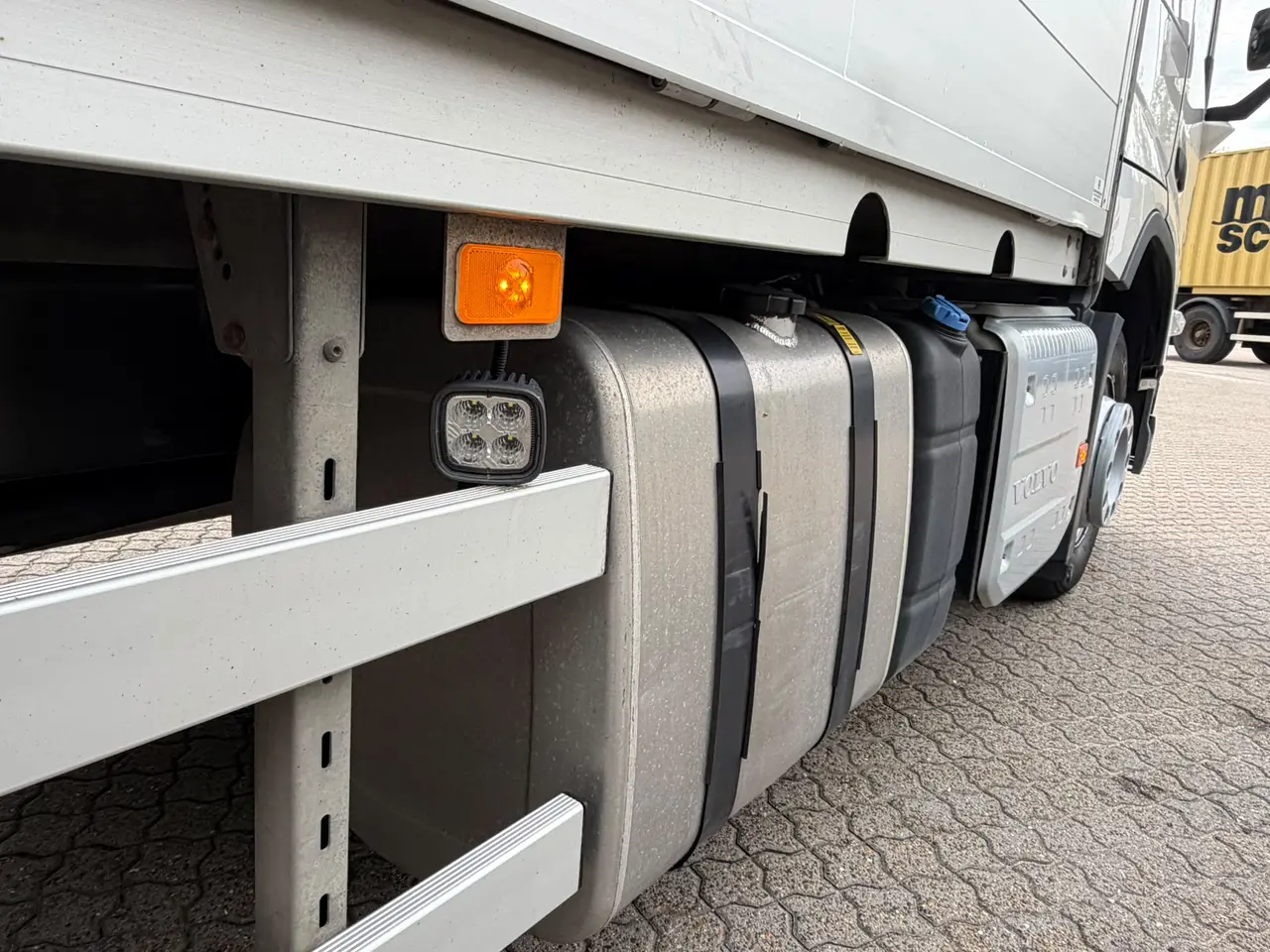 Billede 19 - Volvo FM330 4X2, Presenning
