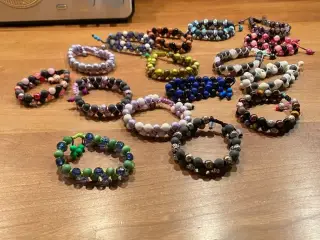 Nye knyttede armbånd