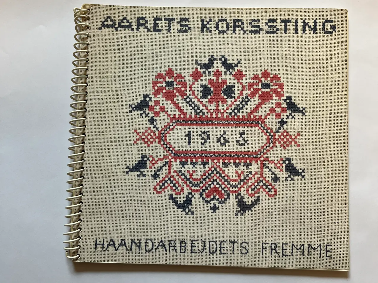Billede 3 - Korssting Håndarbejdes fremme bøger