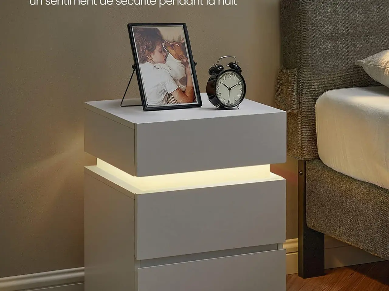 Billede 7 - Sengebord med LED-lys og 3 skuffer - hvid