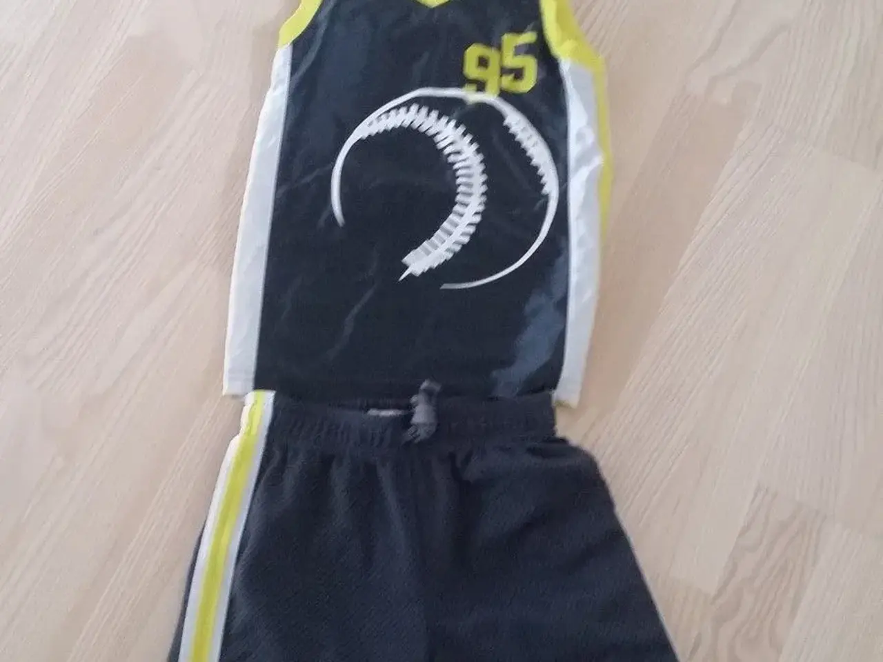 Billede 1 - Basketsæt str. 116