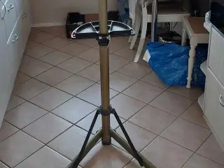 Reperations stander