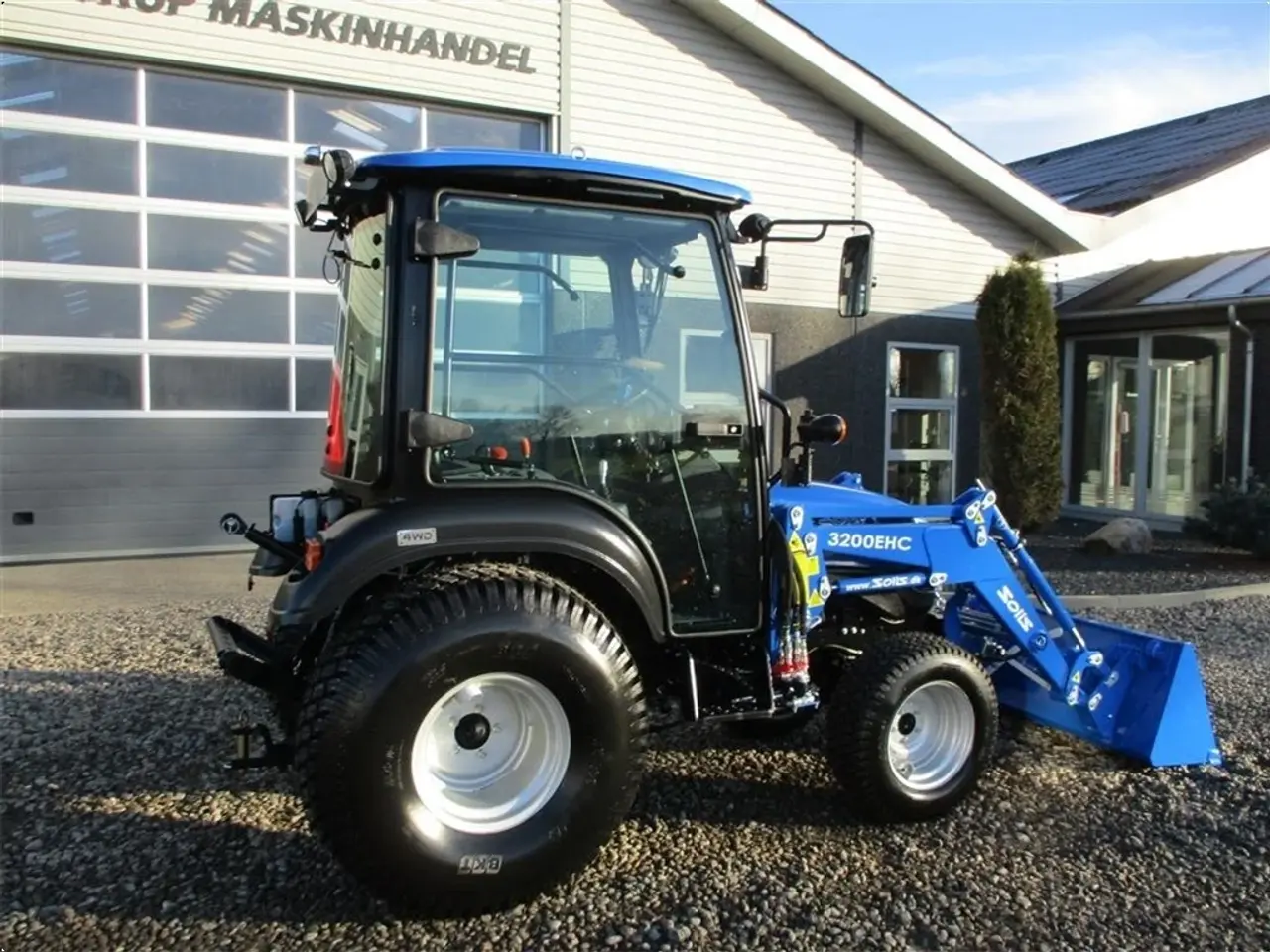 Billede 7 - Solis H26 HST Med kabine, turf hjul og frontlæsser.