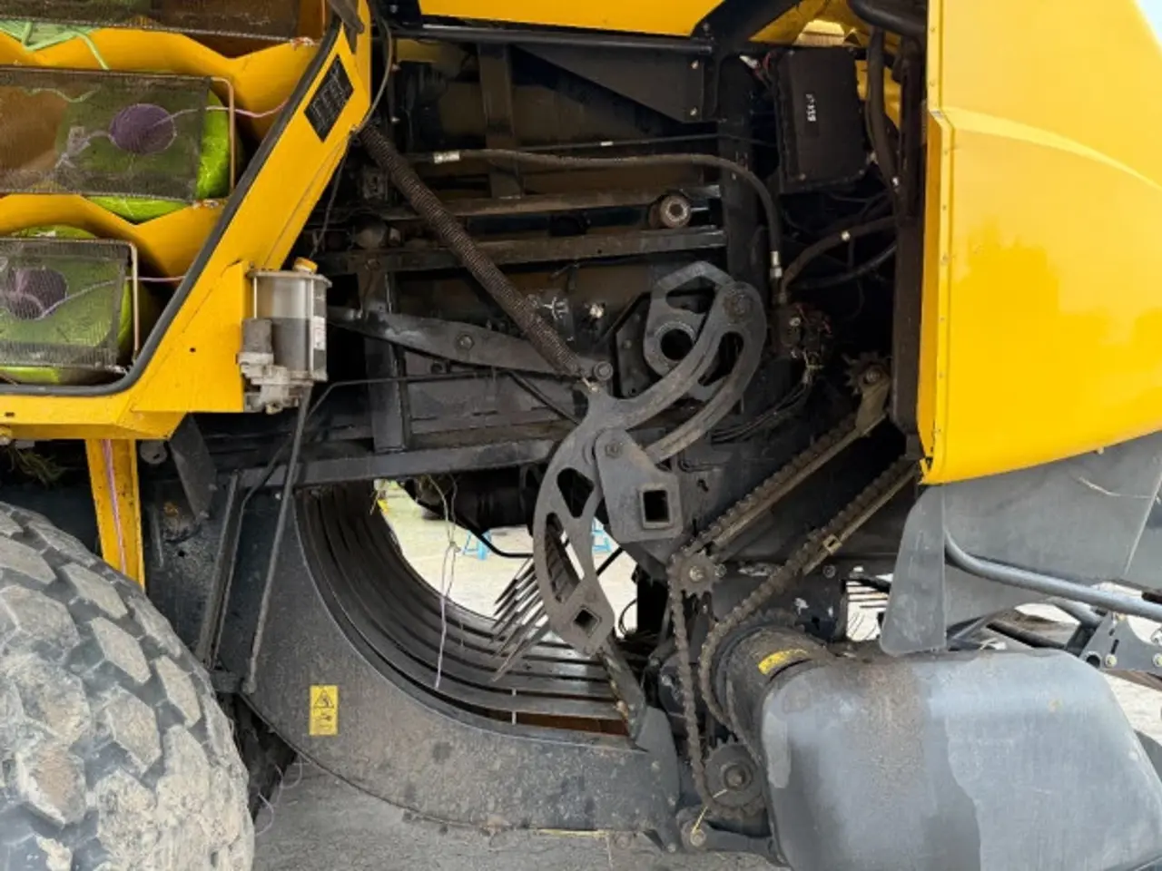 Billede 14 - New Holland BB9090 Sælges i dele/For Parts