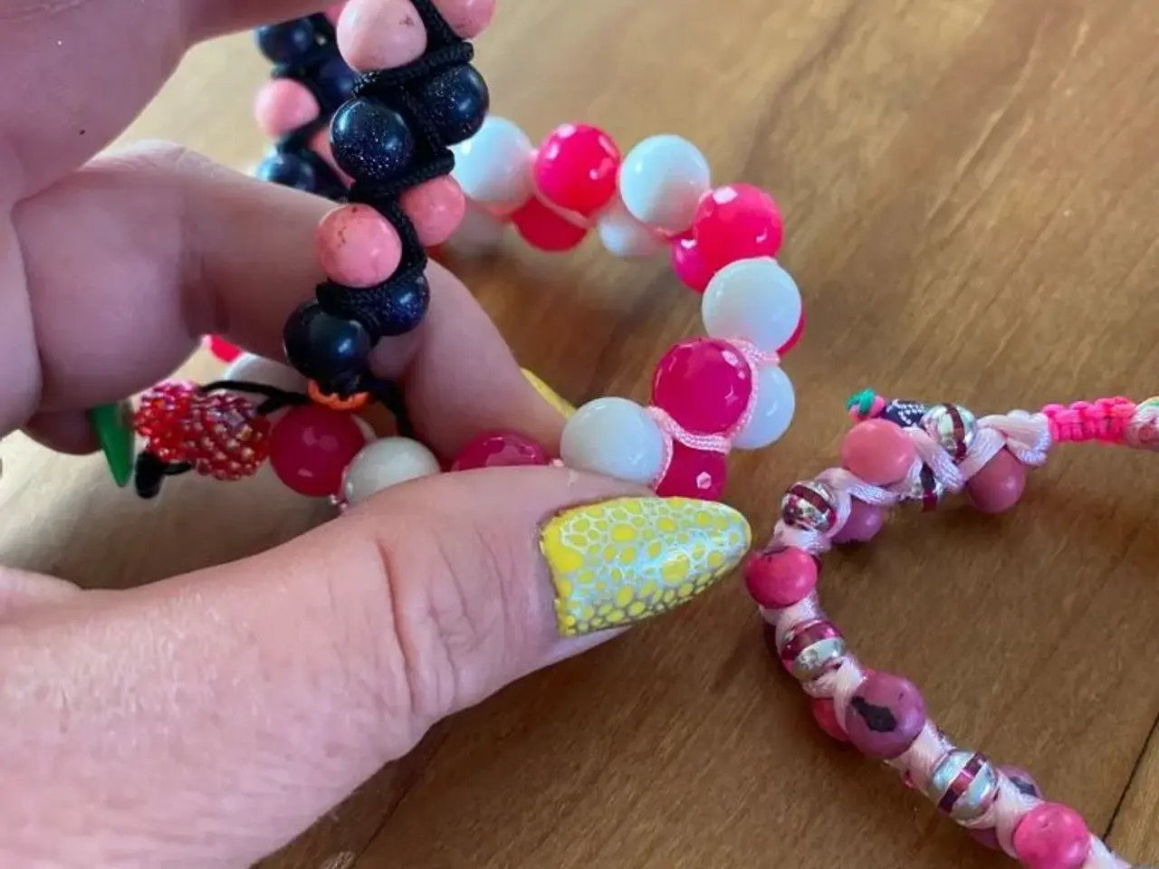 Billede 4 - Nye knyttede armbånd