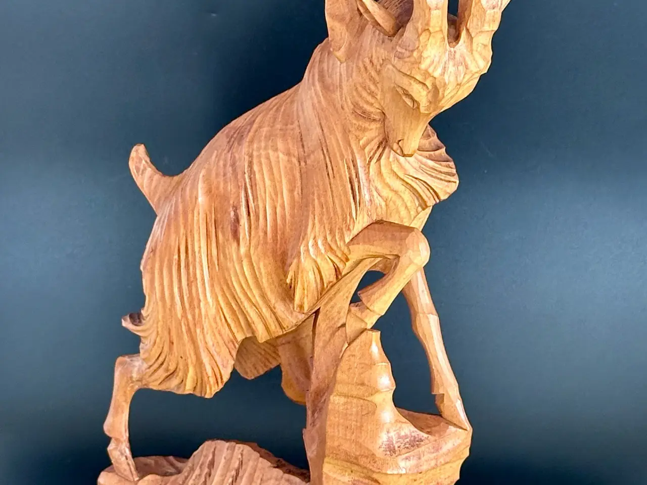 Billede 2 - Smuk træfigur af bjergged håndskåret af træ. USSR.