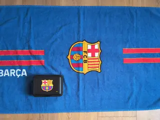 FC BARCELONA BADEHÅNDKLÆDE OG NY FCB MADKASSE