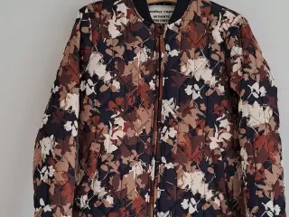Dame jakke med blomster