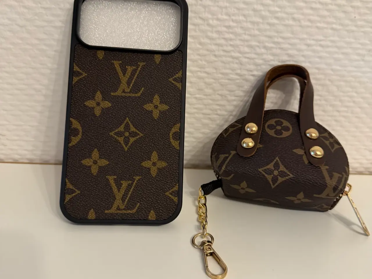 Billede 2 - Cover til iPhone 17 pro max med mini bag