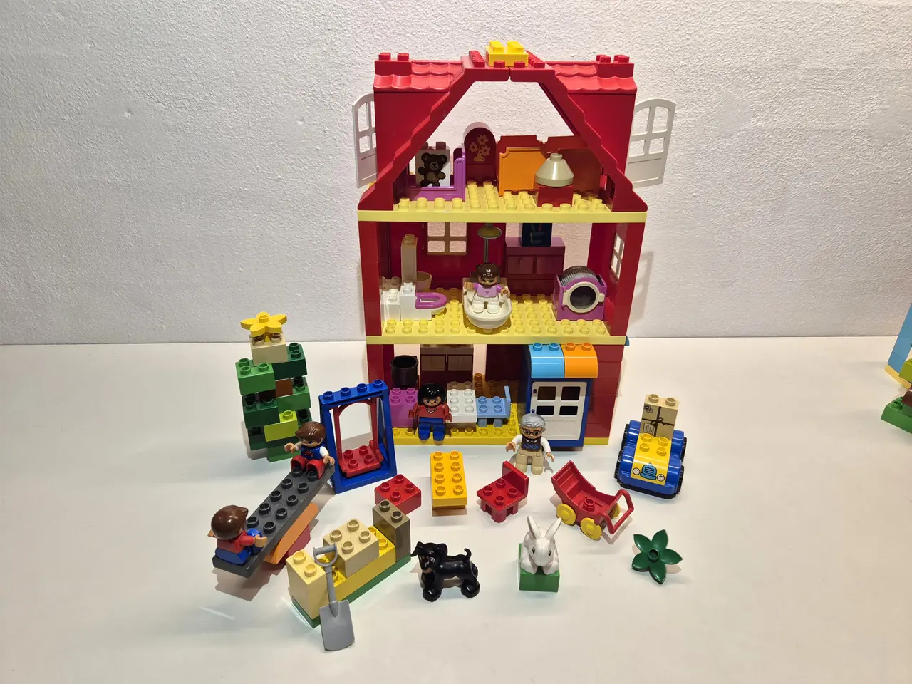 Billede 1 - Duplo Dukkehus med mange fine figurer og klodser,