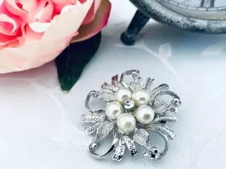 Fin broche i god stand