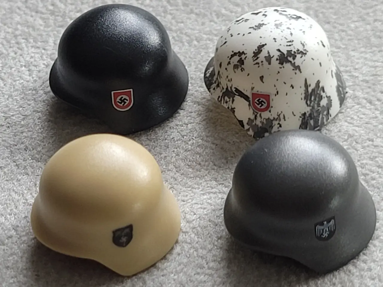 Billede 1 - 4 Tyskland mini hjelme WW2