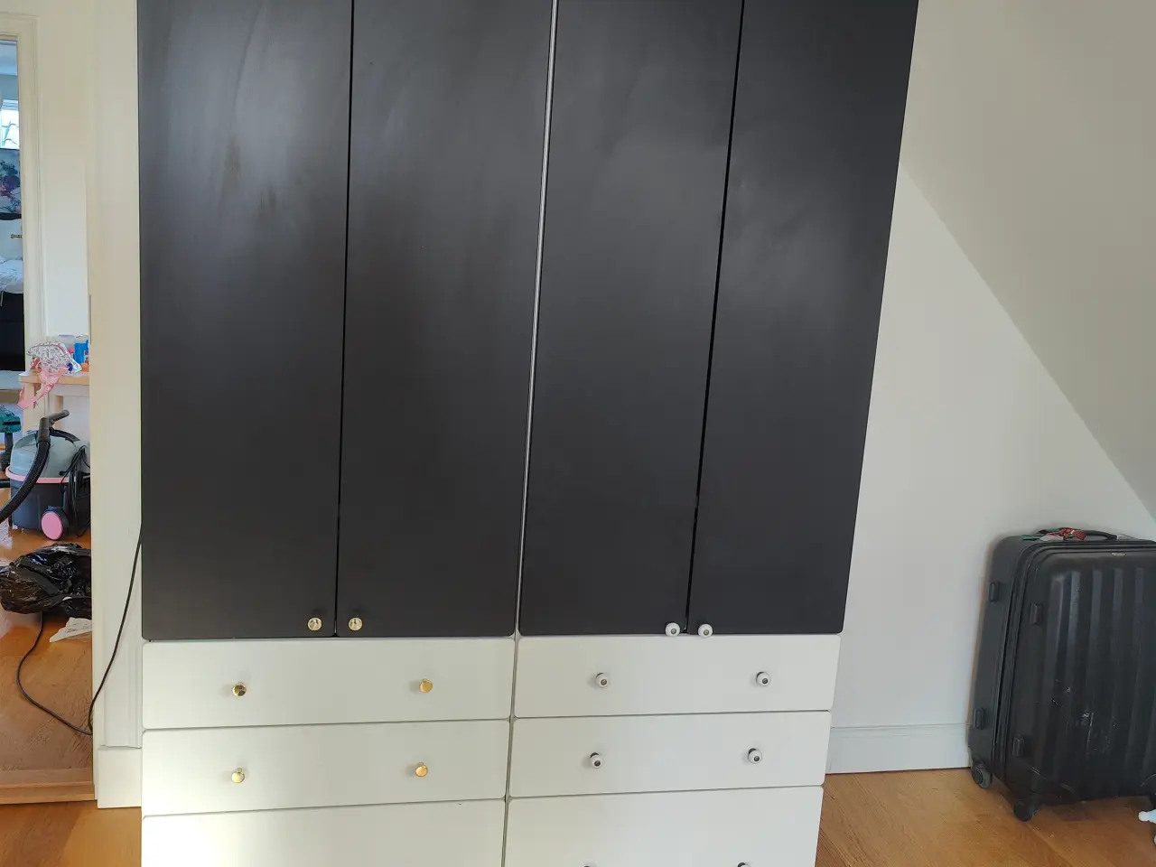 Billede 1 - Børne tøjskab fra Ikea