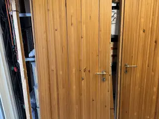 Indvendig døre i fyrtræ