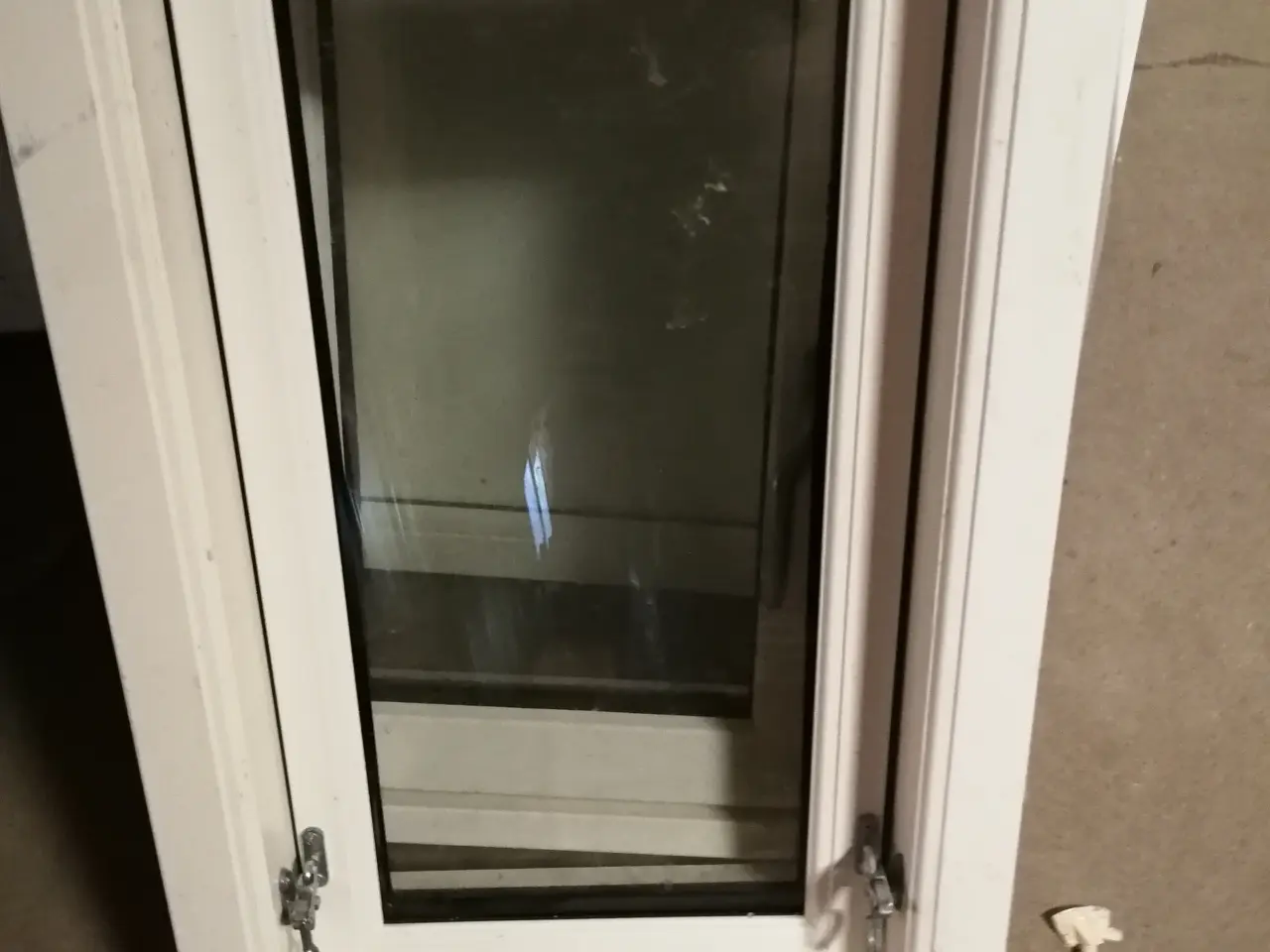 Billede 1 - NYT LILLE TOPSTYRET VINDUE 42,8x68,8, KR 1000