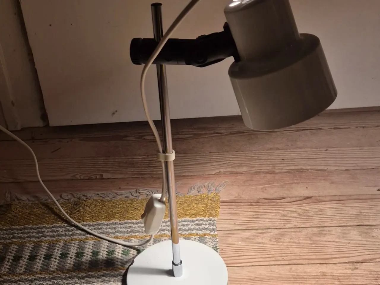 Billede 9 - Kridhvid bordlampe med sød lille skærm 