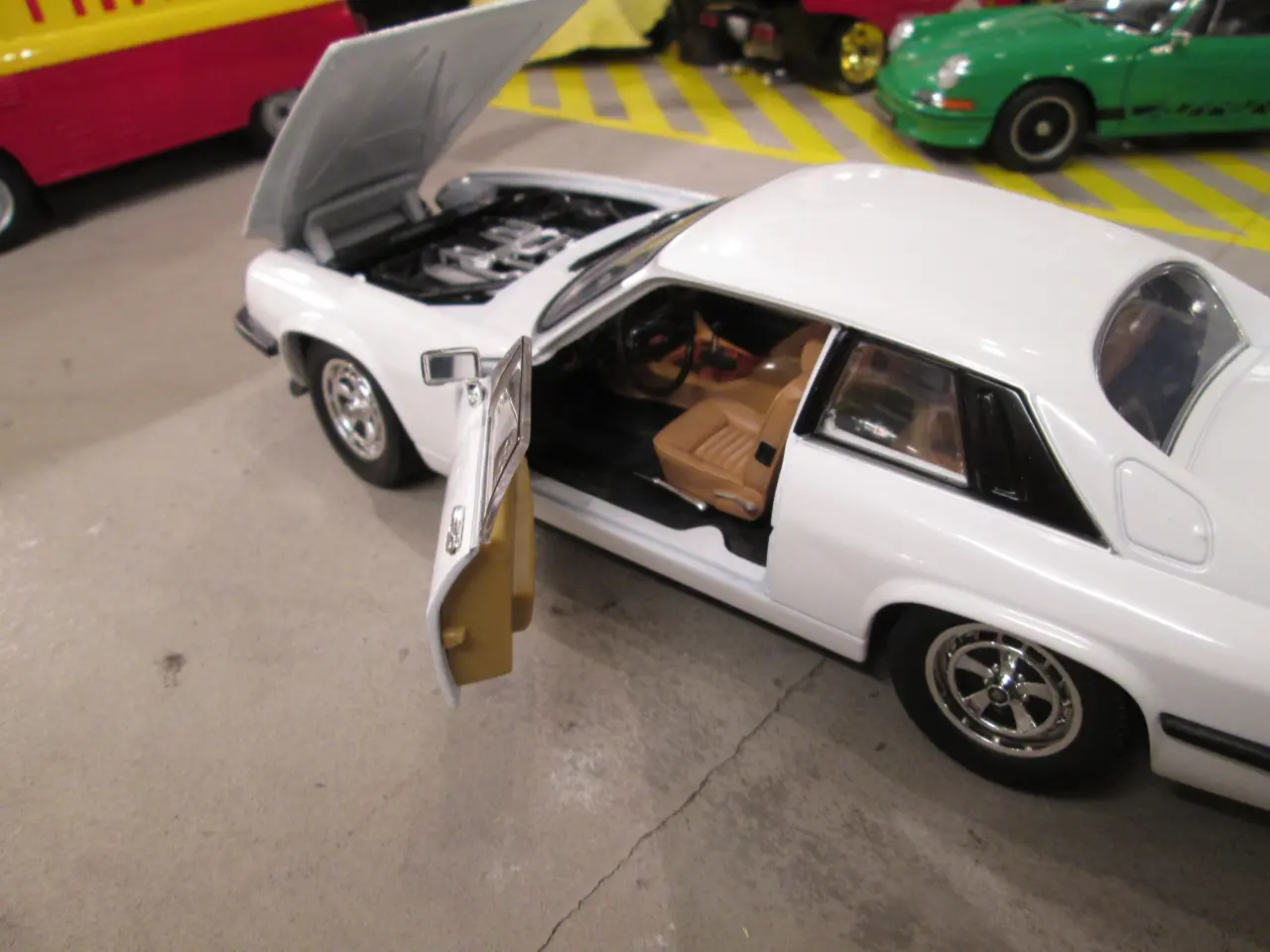 Billede 4 - Modelbil Jaguar Xjs Road Signature 1:18