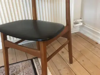 Søger lignende stol
