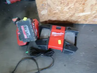 Arbejdsradio, batteri og lader MILWAUKEE