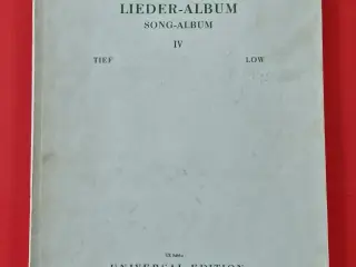Noder: R. Strauss: Lieder-Album 4 for dyb stemme