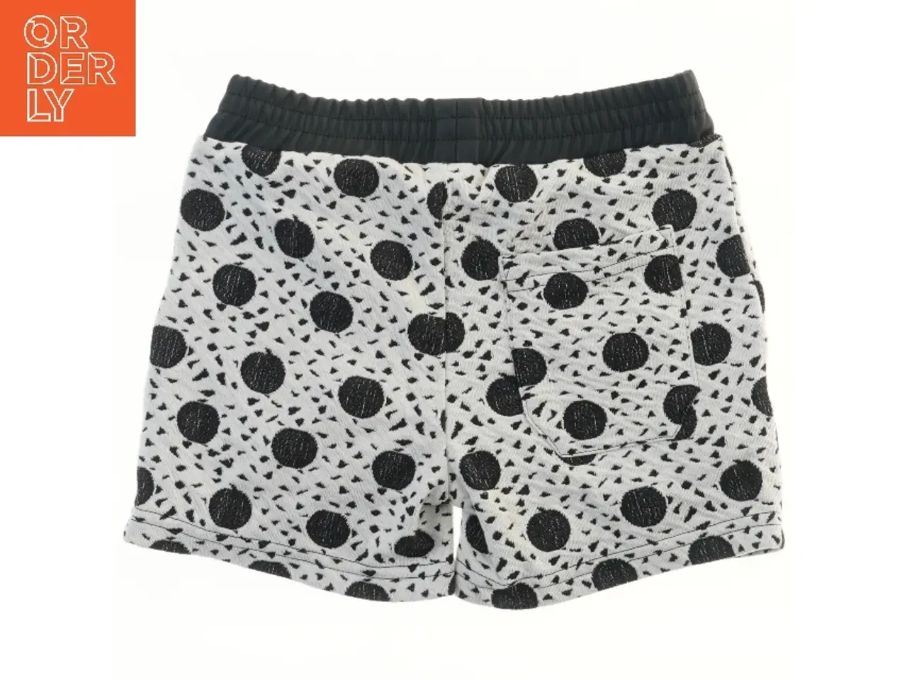 Billede 2 - Hvide shorts med sorte prikker og elastik i taljen fra Koin (str. 110)