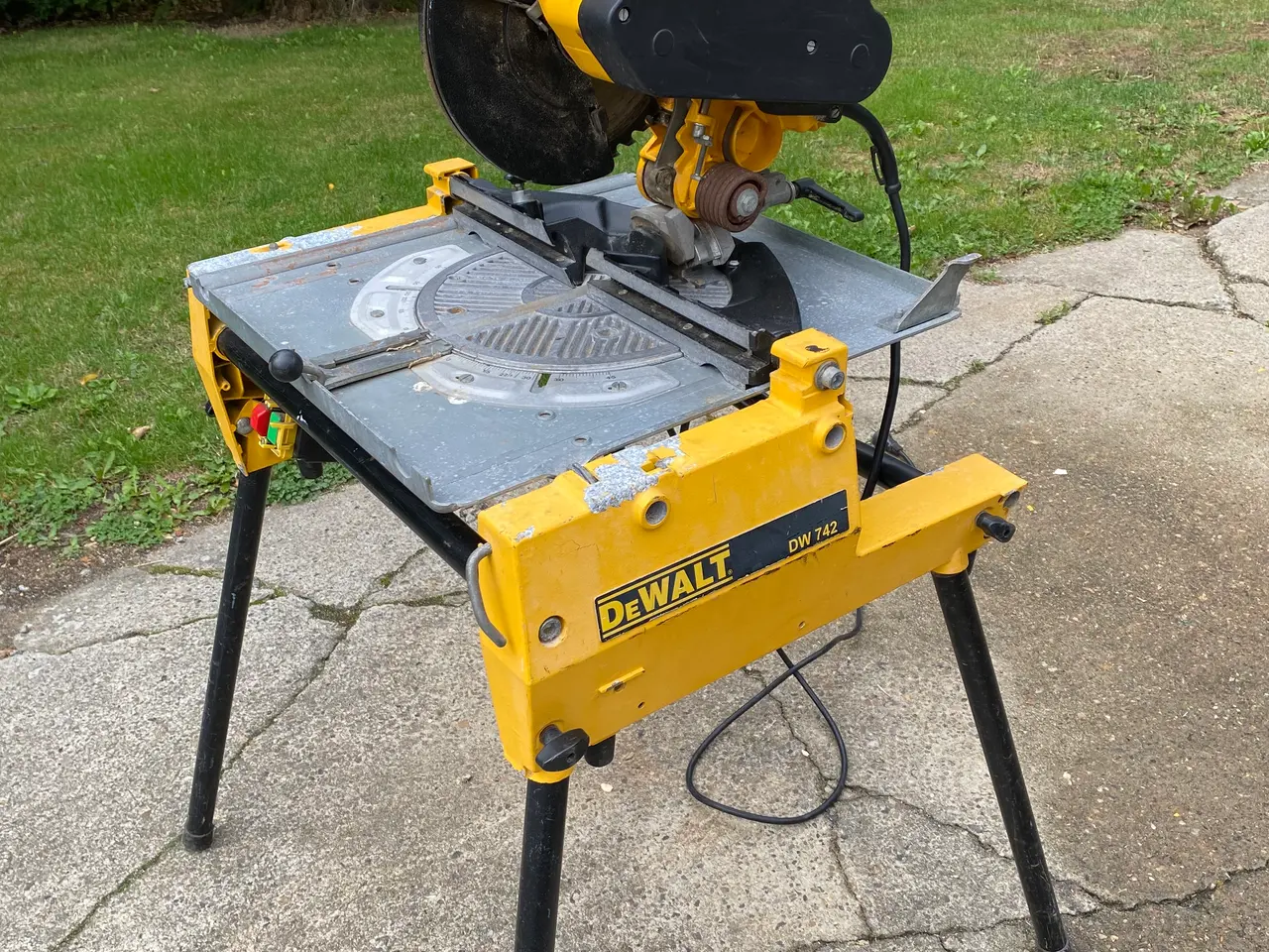 Billede 1 - DeWalt 743 vendbar kap geringssav