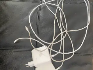 1 Apple oplader til Macbook