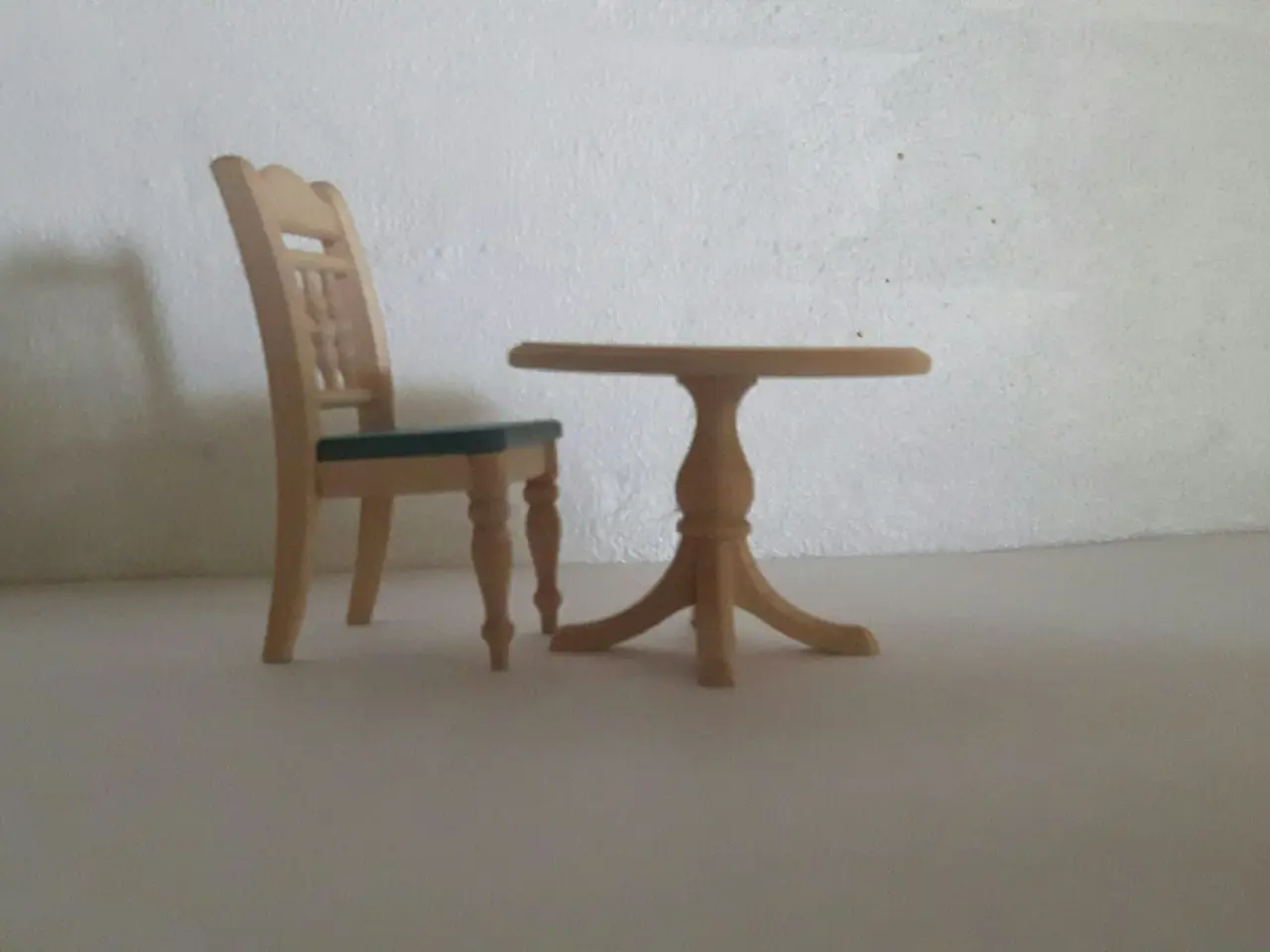 Billede 1 - Stol + bord