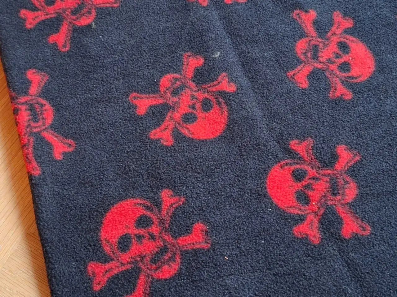 Billede 1 - Fleece med kranier
