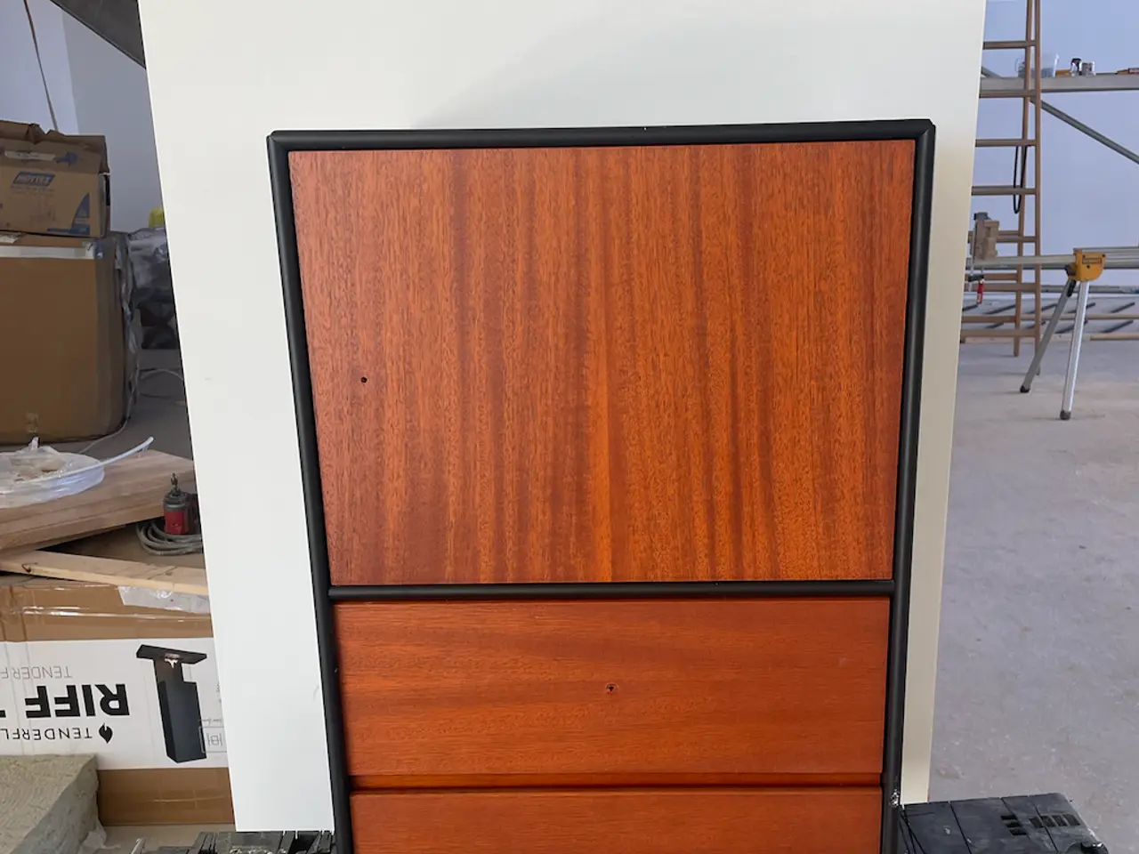 Billede 1 - Montana Modul (Ekstra dybde 47 cm) – Sort/Mahogni