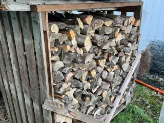Kløvet brænde