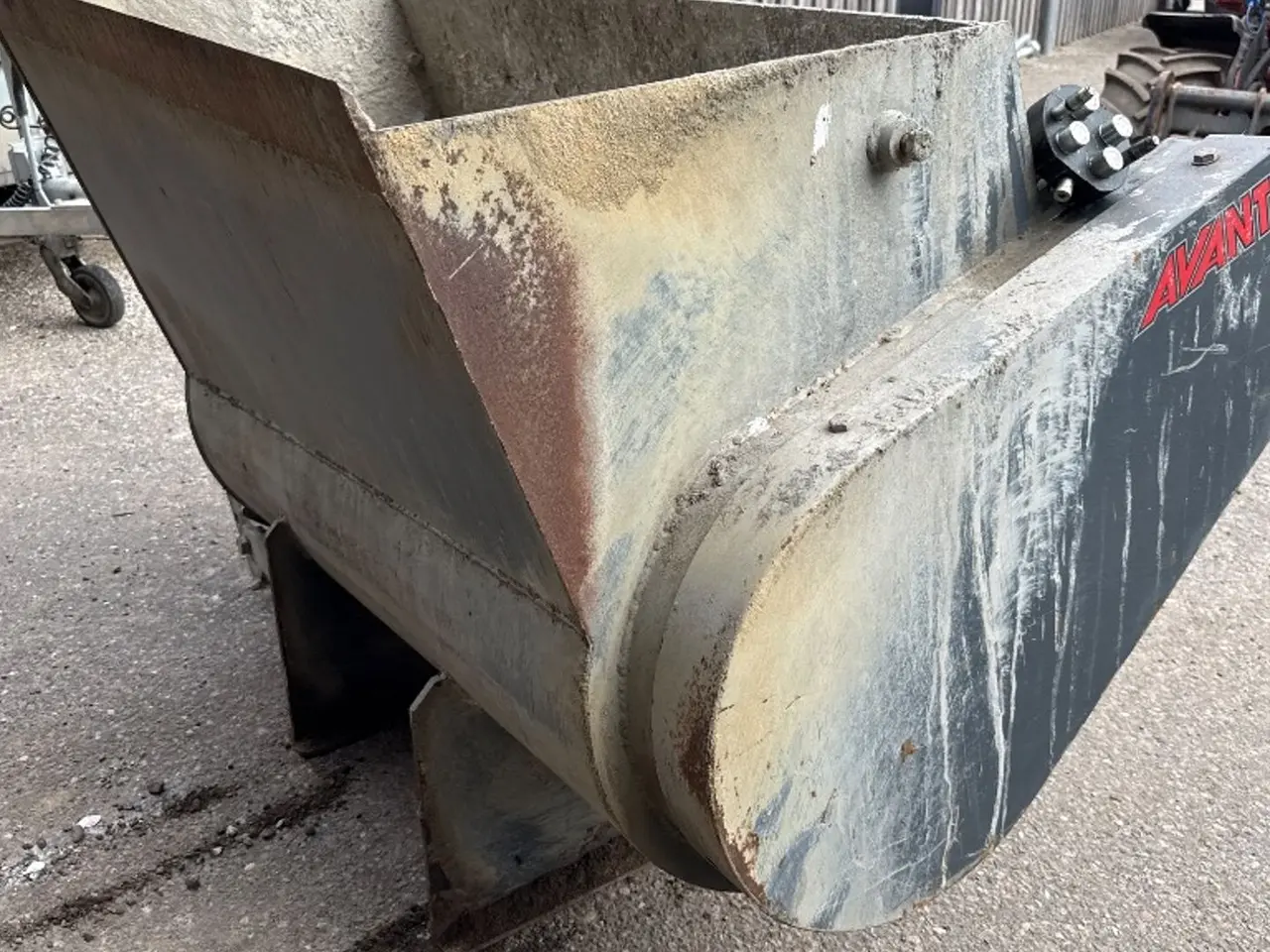 Billede 2 - Avant Hydraulisk betonblander Med tømmesnegl og udløbsrende