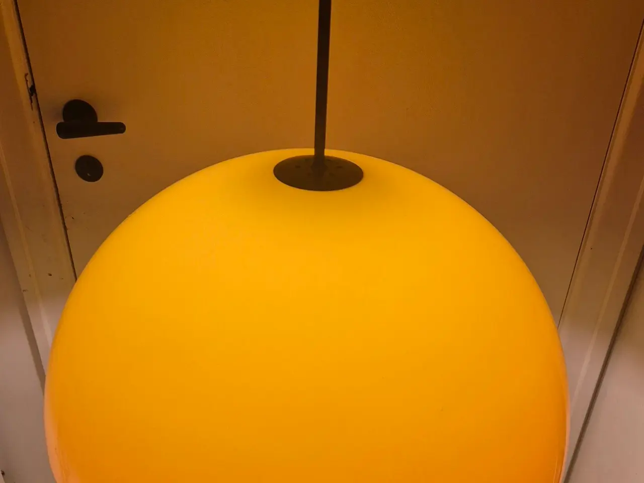 Billede 15 - Giga retrolampe i transparent gul plast