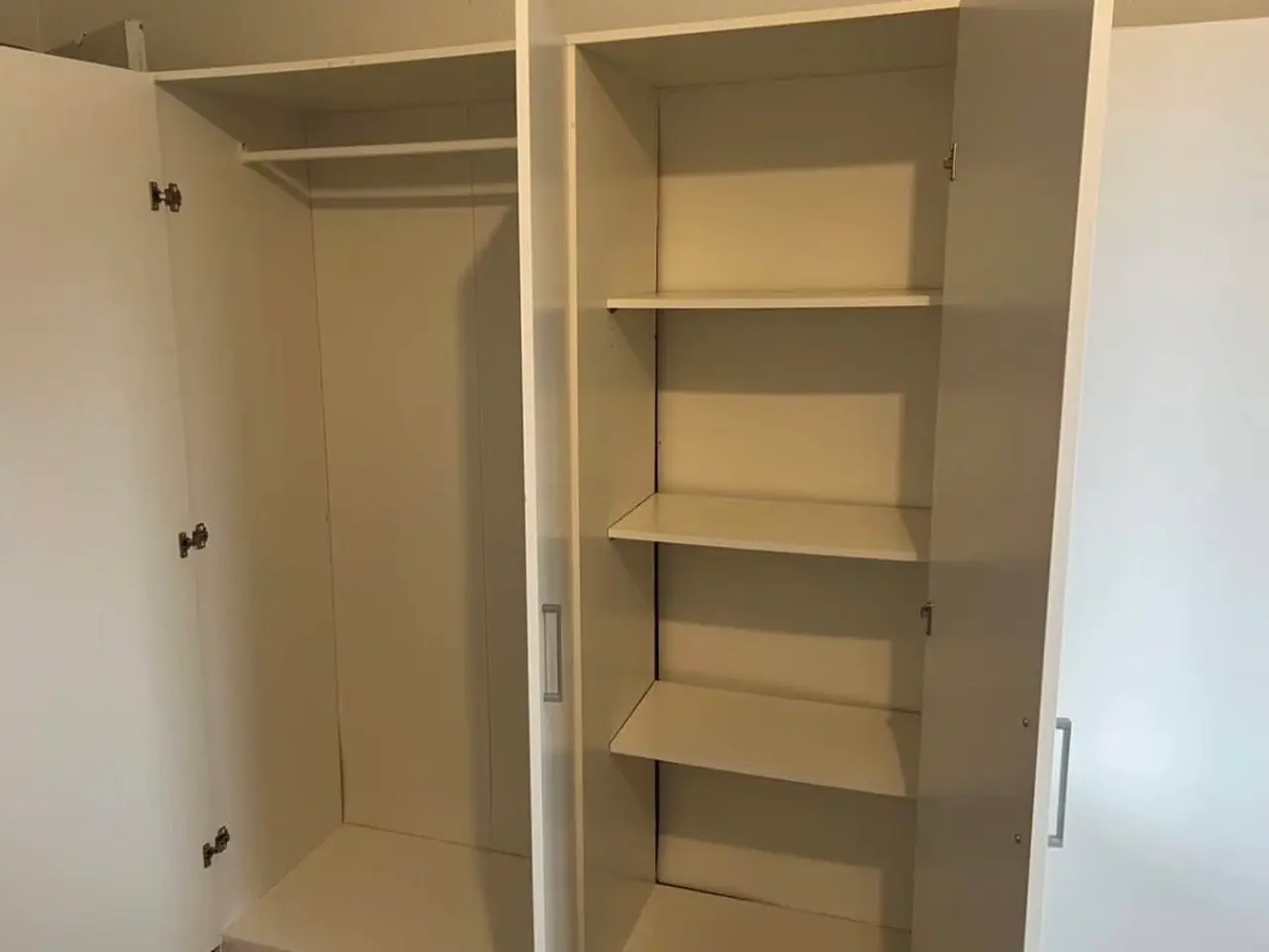 Billede 2 - Dombås garderobeskab fra IKEA