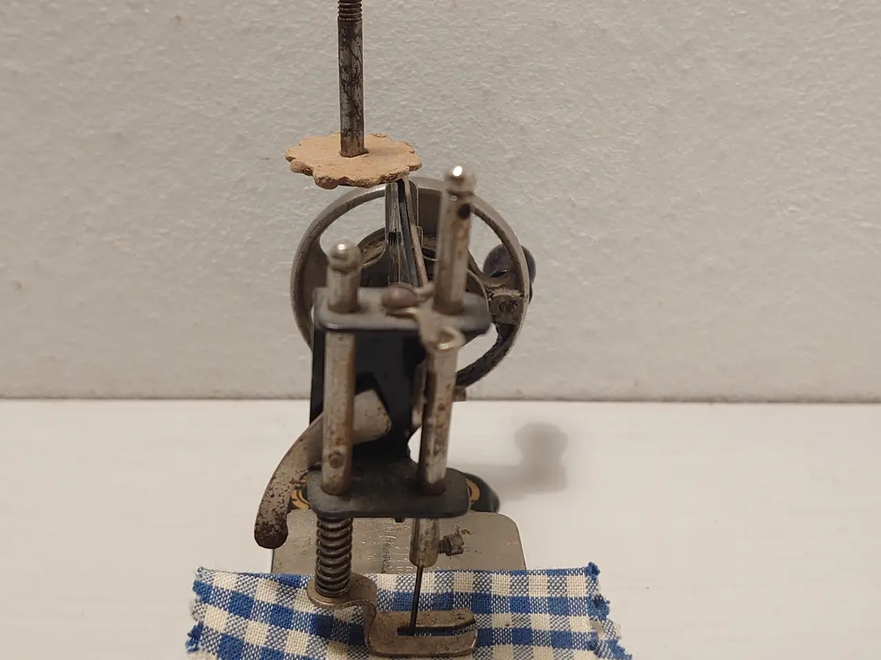 Billede 4 - Børnesymaskine i blik .Model Casige.Germany. 1935