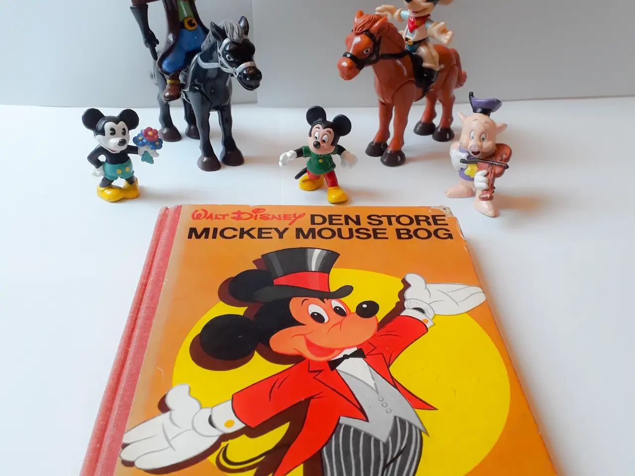 Billede 1 - Mickey Bog og 7 Figurer