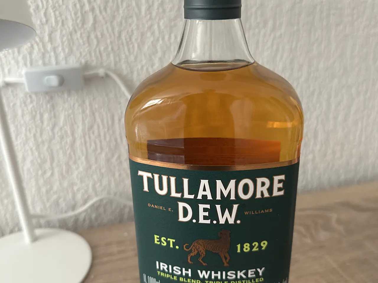 Billede 1 - 1 flaske 1 liter Tullamore D.E.W. Sælges