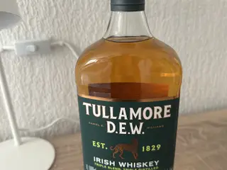 1 flaske 1 liter Tullamore D.E.W. Sælges