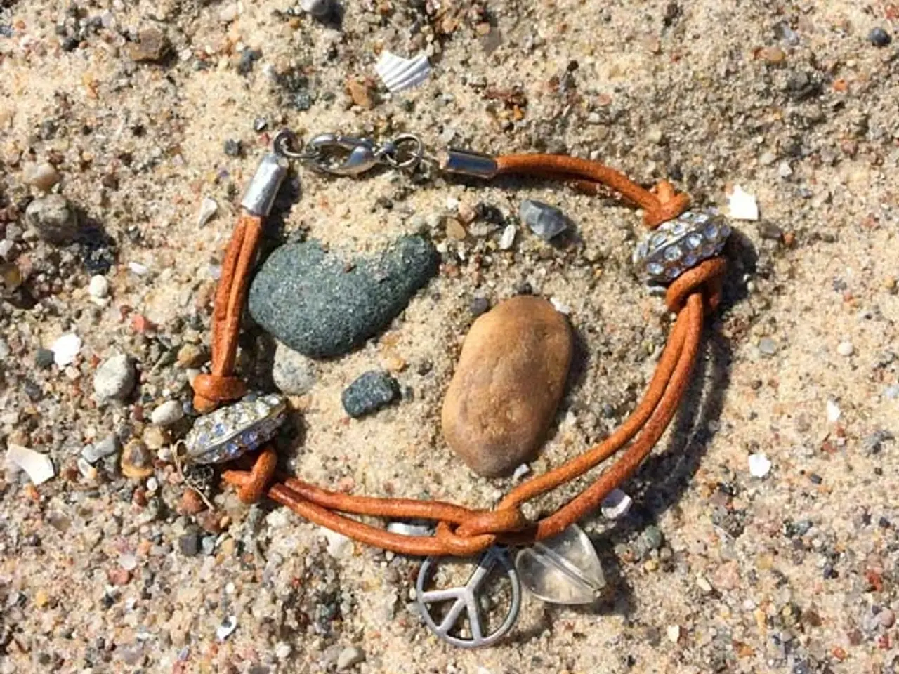 Billede 7 - HÅNDLAVET ARMBÅND i LÆDER - med bling