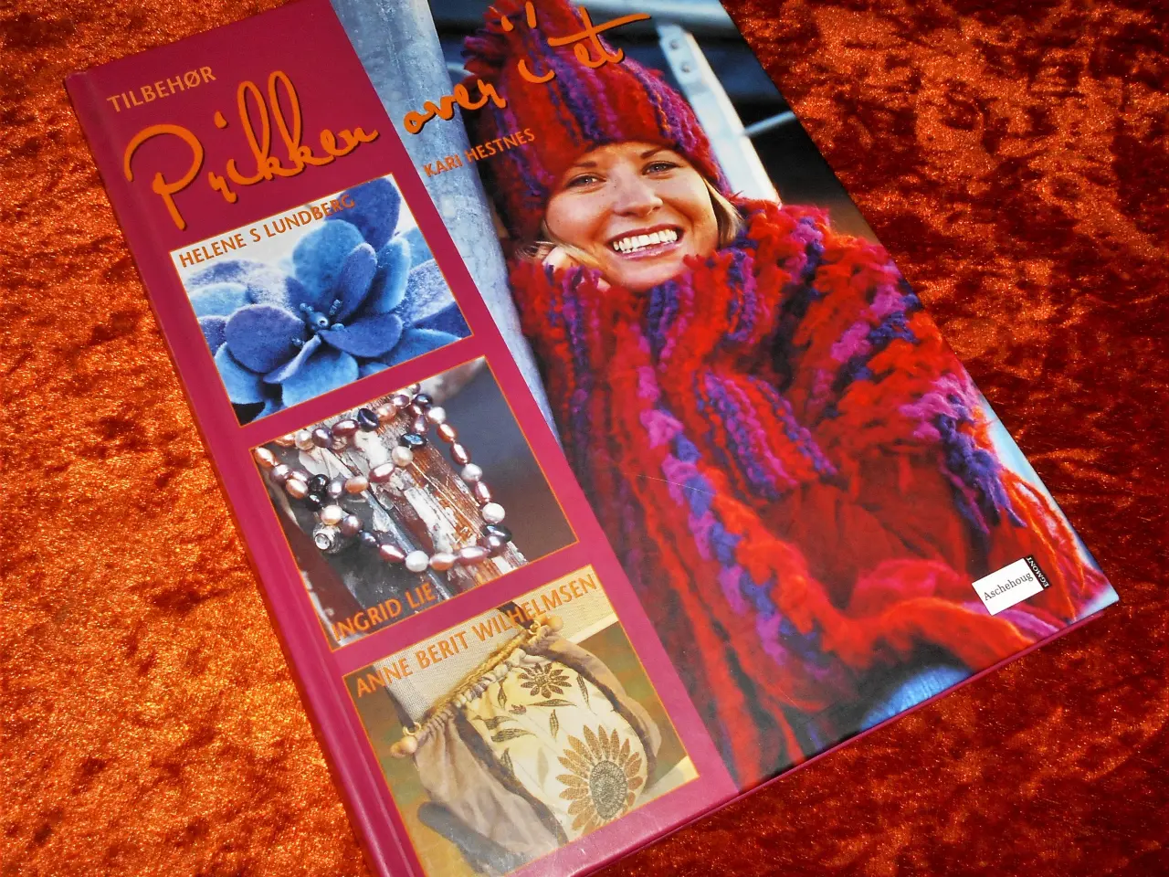 Billede 1 - Tilbehør - prikken over i'et,  Helene S. Lundberg