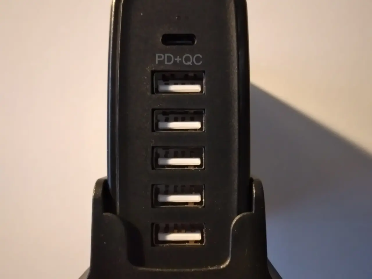 Billede 2 - Qualcomm Quick Charge 3.0 USB A+C ladestation