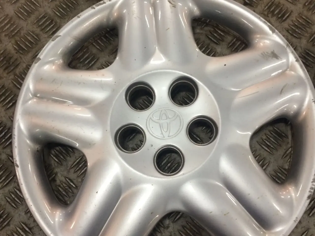 Billede 3 - Hjulkapsler Toyota avensis, Carina E