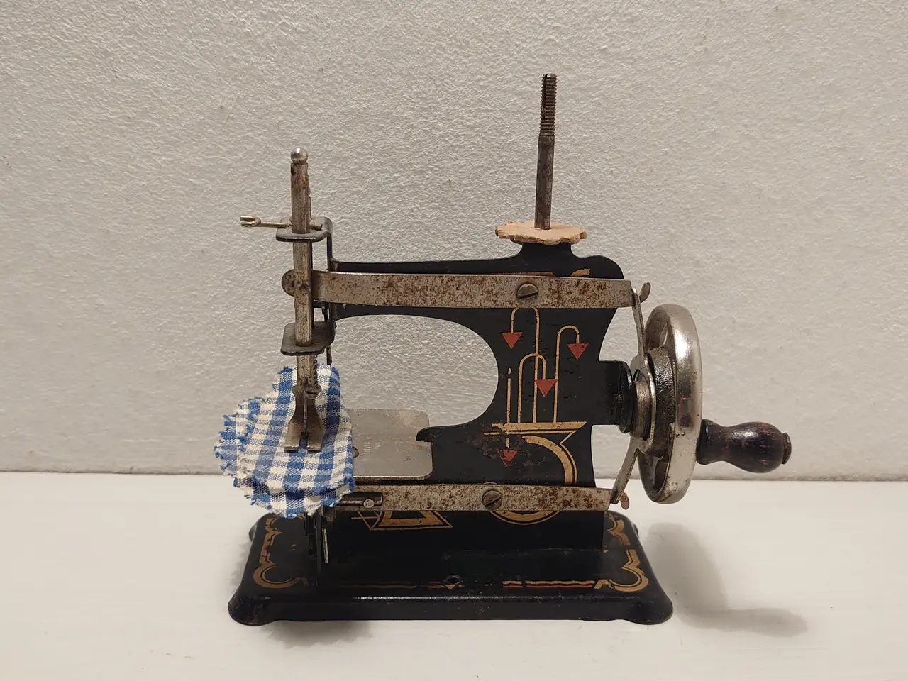 Billede 1 - Børnesymaskine i blik .Model Casige.Germany. 1935