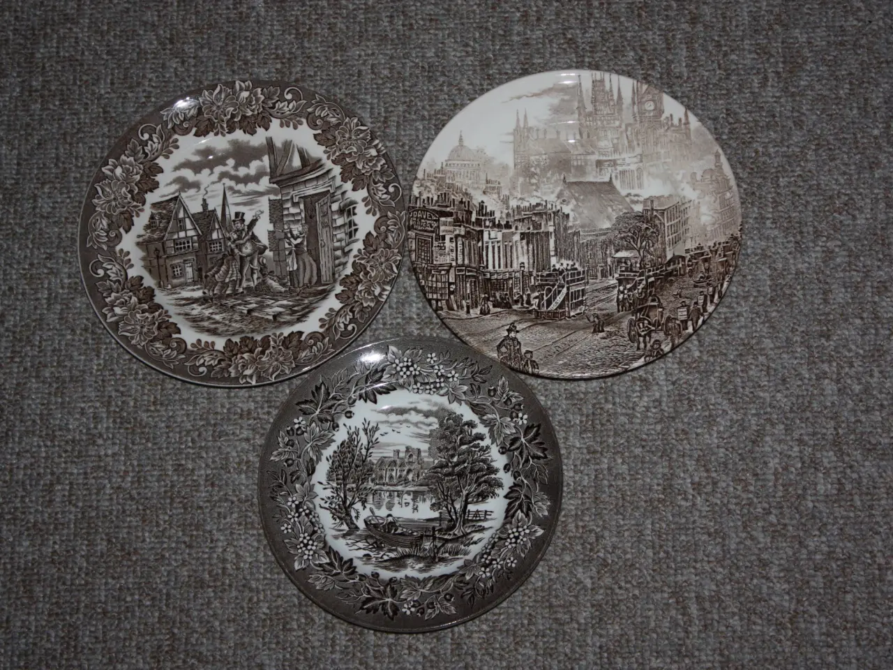 Billede 1 - Tallerken 17,5 cm Medmenham Abbey