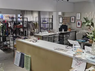 Regulært flot butikslokale. Butik. Showroom. Kontor. Lager. Værksted og lign