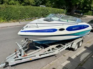 Rinker 212 Festiva Cuddy 21 fod med Trailer