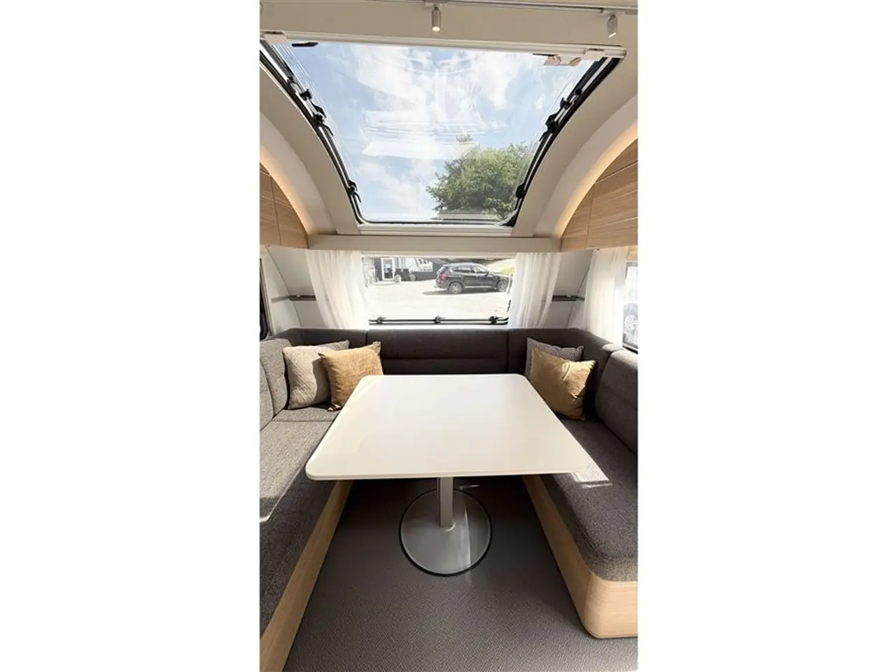 Billede 8 - 2021 - Adria Adora 613 UT Alde Centralvarme   Queensbed-Alde-Gulvtemp.-Endebad-Mover-Telt