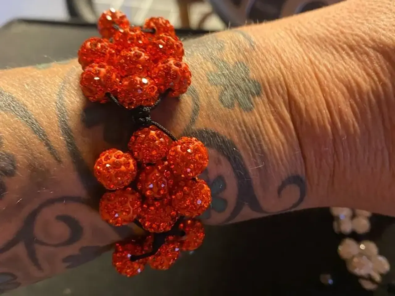 Billede 7 - Smukke nye knyttede blomsterarmbånd
